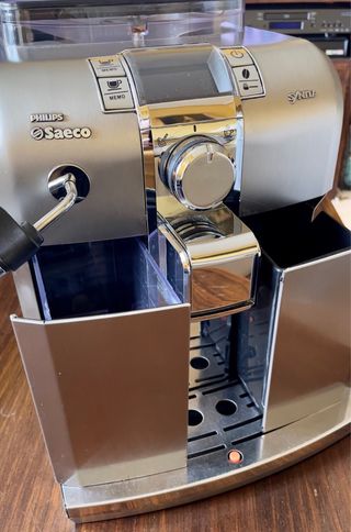 Cafetera superautomática Saeco Syntia