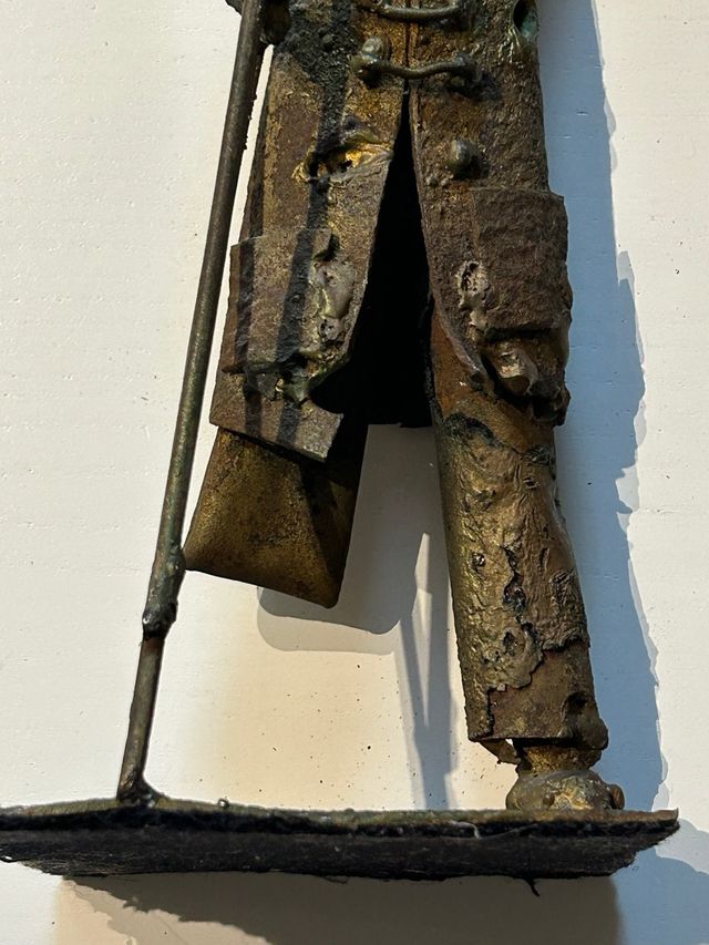 Scultura vintage in metallo Capitan Uncino