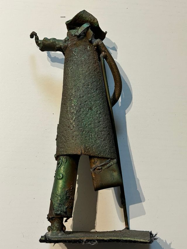 Scultura vintage in metallo Capitan Uncino