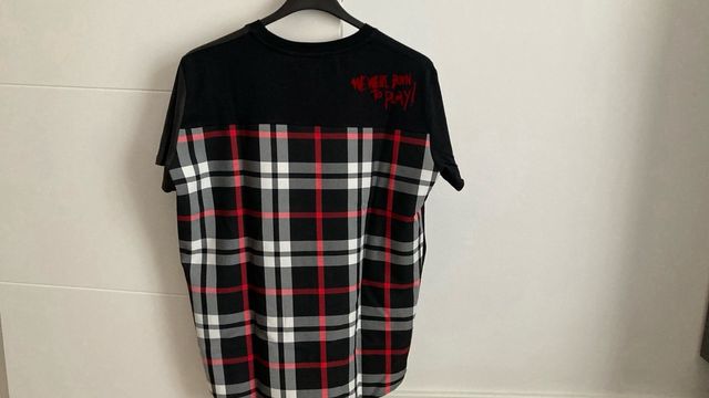 Camiseta desigual a estrenar.