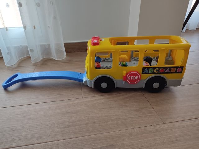 Autobus escolar Little People