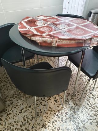 Mesa con 4 sillas