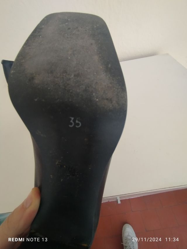 Tacones negros con punta cuadrada