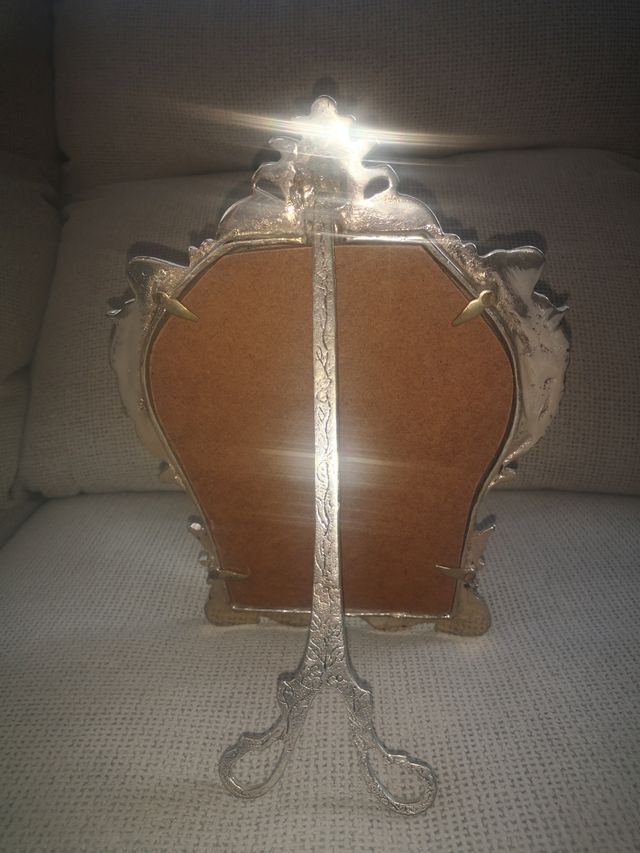 Espejo cornucopia, broche plata. De mesa