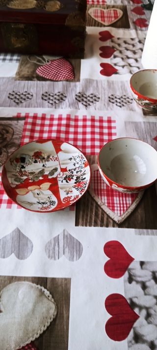 Lote dos tazas grandes dos platos Japon
