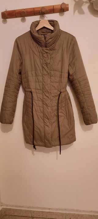 Precioso anorak color marrón claro