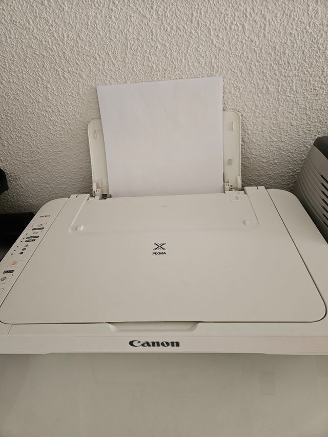 Impresora multifunción a color y negro