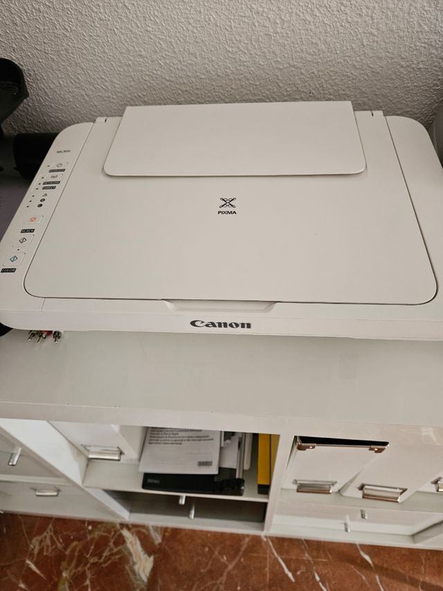 Impresora multifunción a color y negro