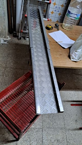 Rampa para furgoneta para silla.