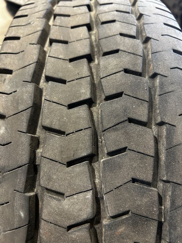 215-65-16 109/107T OVATION V-02