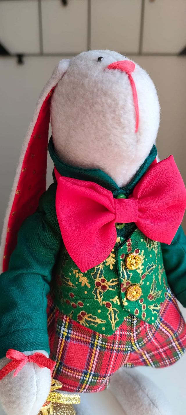 Conejo navideño hecho a mano – 30 cm