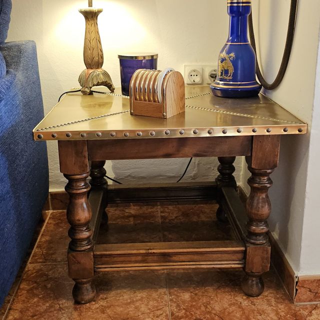 tavolo in legno ottonato