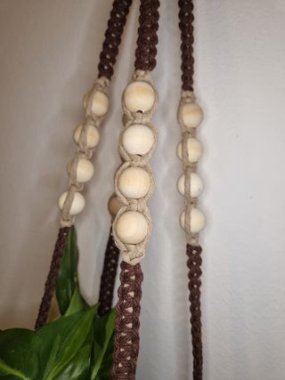Portapiante macramè marrone e beige perle legno