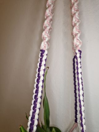 Portapiante macramè rosa, viola e bianco
