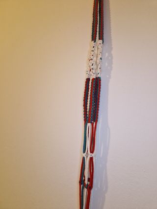 Portapiante macramè rosso, azzurro e bianco