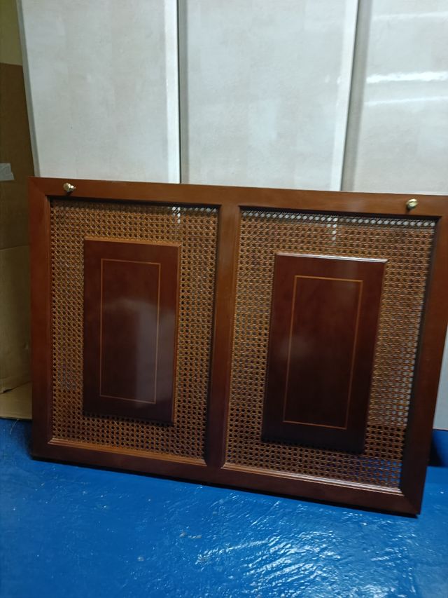 Puertas para cubre radiadores.