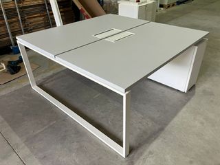 Mesa coworking doble color gris con cajoneras