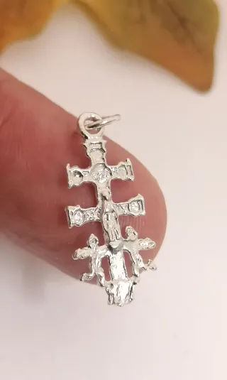 Colgante cruz Caravaca plata de ley.