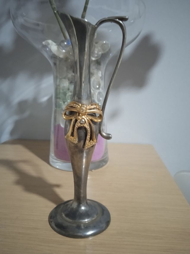 Figura jarrón latón envejecido