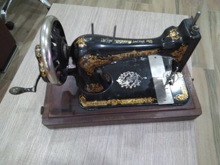 MAQUINA DE COSER SINGER