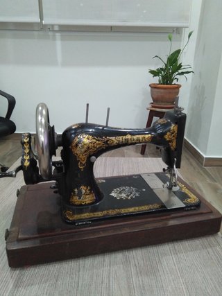 MAQUINA DE COSER SINGER
