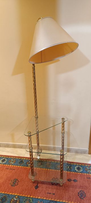 Lampara de pie con mesa auxiliar