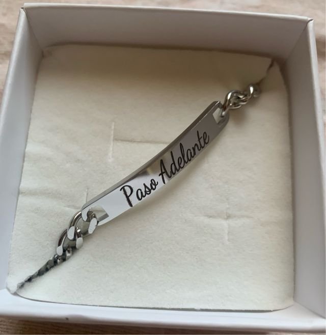 Bracciale della Steel, con scritta Paso Adelante