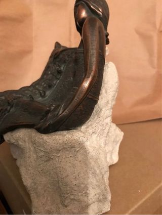 Escultura mujer bronce