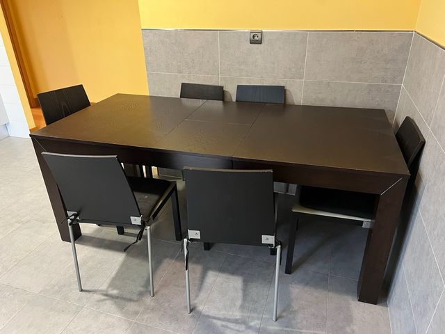 Mesa de madera extensible y 5 sillas