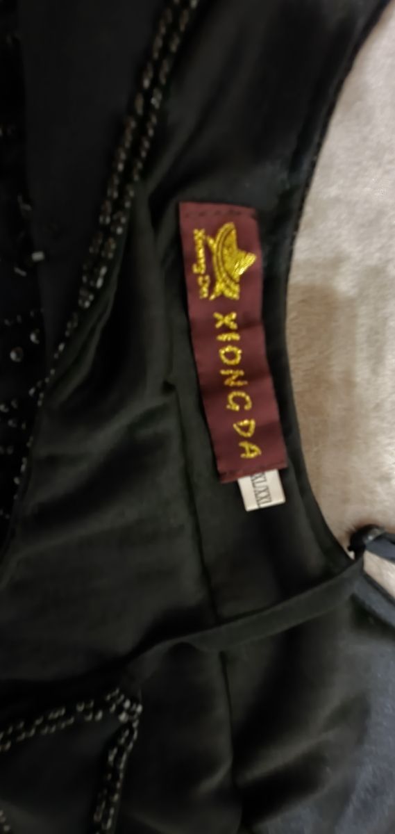 VESTIDO OU TRAJE DE FESTA