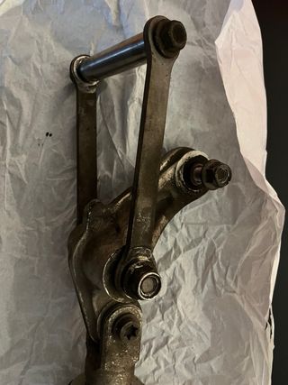 Enganche suspension trasera triumph tiger 800