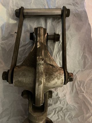 Enganche suspension trasera triumph tiger 800