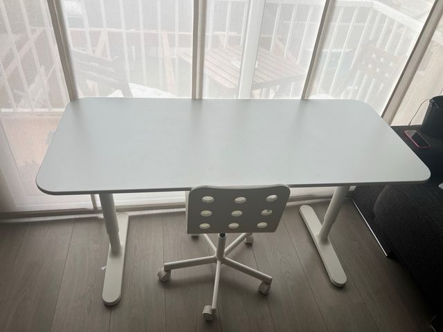 Escritorio modelo BEKANT