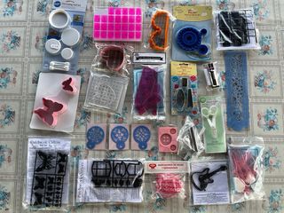 Moldes y utensilios para reposteria y fondant.