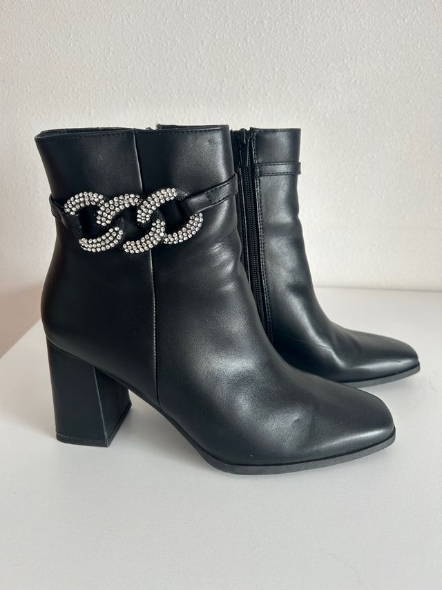 Botines negros tacon