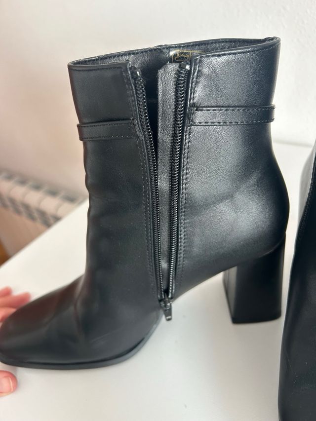 Botines negros tacon