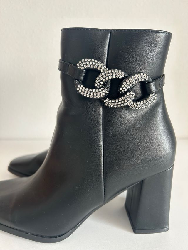 Botines negros tacon