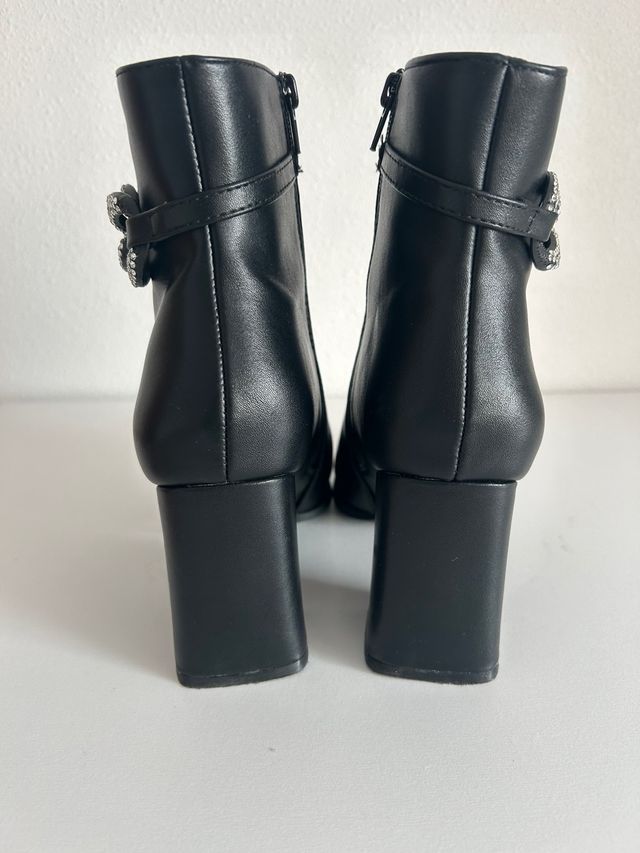 Botines negros tacon