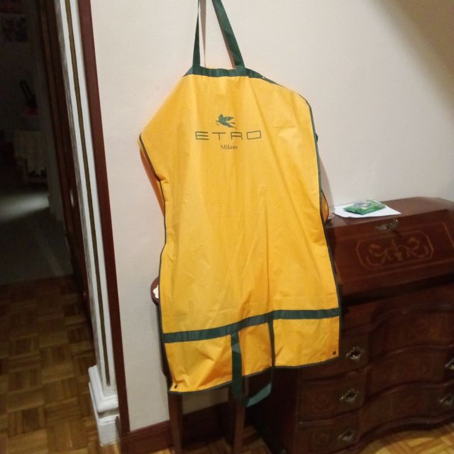 Capa de saco ou casaco, três