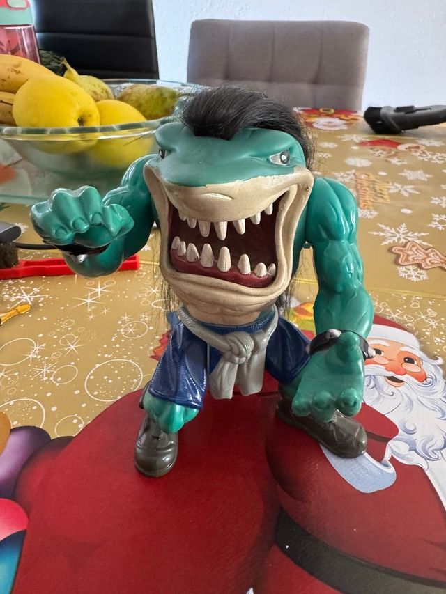 Figura muñeco STREET SHARK