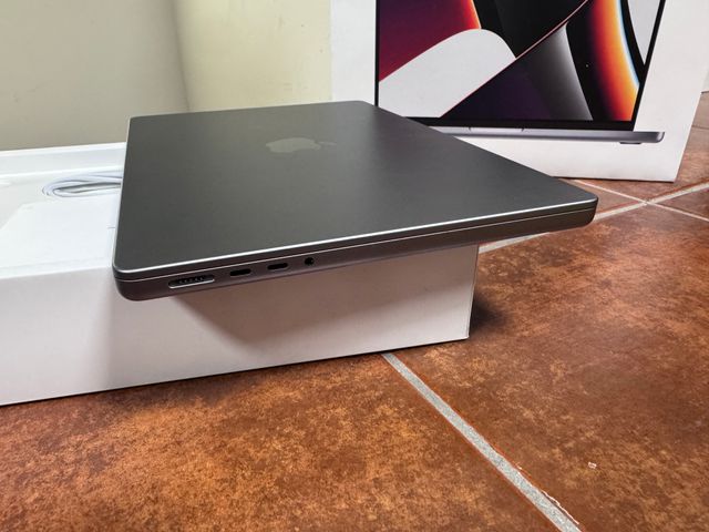 MacBook Pro 14" , M1 Pro, 16gb, 512, 8CPU, 14GPU
