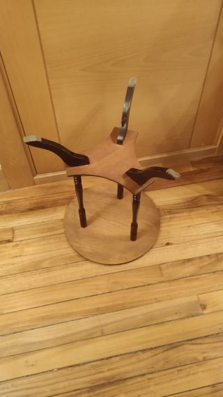 Mesa velador rebajada.