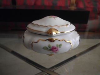 Pieza porcelana fina de la firma jambo