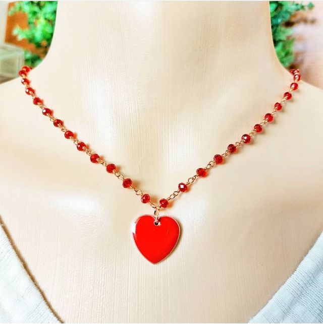 Collana con cuore rosso