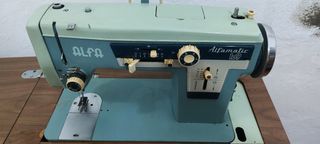 Maquina coser Alfa modelo Alfamatic 109  y mueble