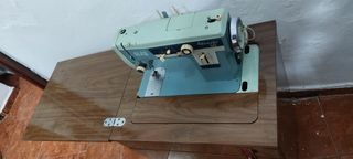 Maquina coser Alfa modelo Alfamatic 109  y mueble
