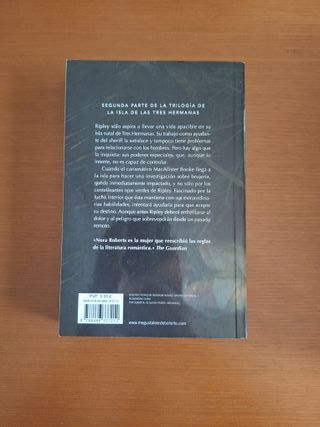 Vendo libros de bolsillo de Nora Roberts.