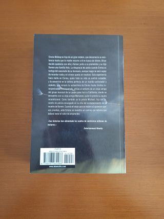 Vendo libros de bolsillo de Nora Roberts.