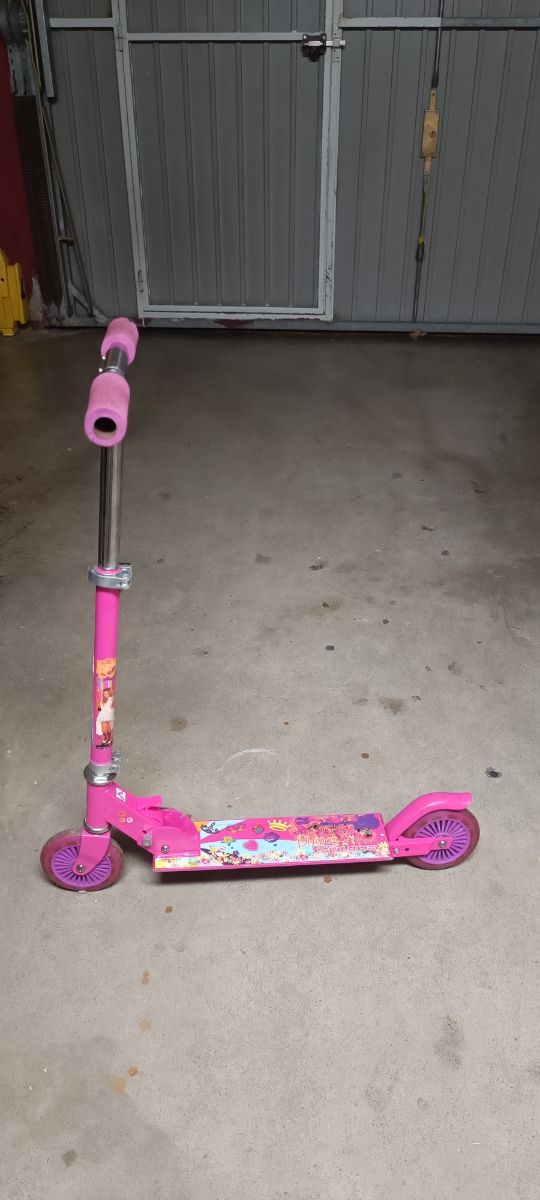 Patinete niña rosa. PRECIO NEGOCIABLE