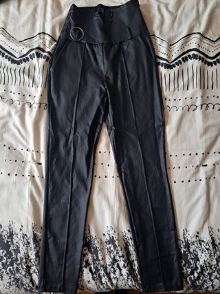Pantalon tiro alto cuero